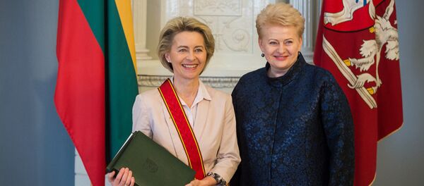 Министр обороны Германии Урсула фон дер Ляйен и Даля Грибаускайте Министр обороны Германии Урсула фон дер Ляйен и Даля Грибаускайте - Sputnik Литва