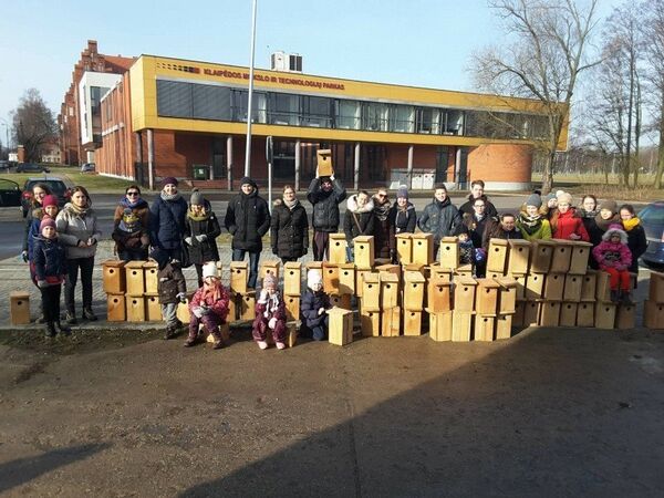 В Клайпеде появилось 150 новых скворечников В Клайпеде появилось 150 новых скворечников - Sputnik Литва