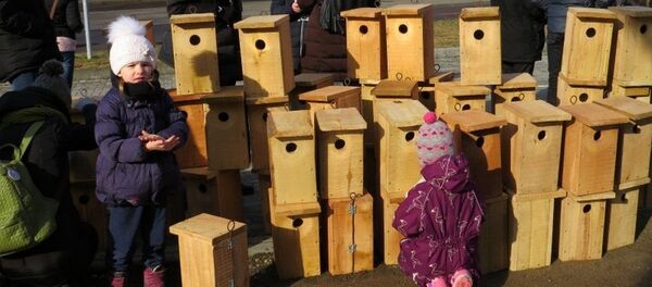 В Клайпеде появилось 150 новых скворечников В Клайпеде появилось 150 новых скворечников - Sputnik Lietuva