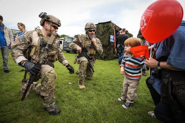 День единства армии и общества День единства армии и общества - Sputnik Литва