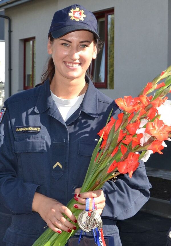 Пожарный-спасатель Ирманте Баранаускайте Пожарный-спасатель Ирманте Баранаускайте - Sputnik Lietuva