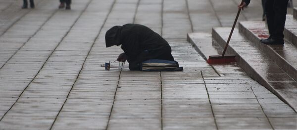 Бедный человек просит подаяния в Германии - Sputnik Литва