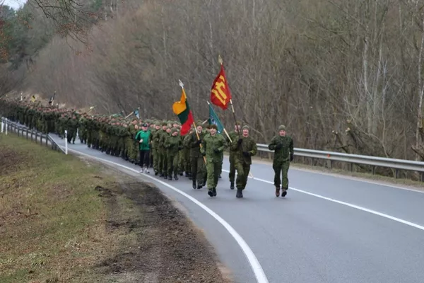 Бег вокруг Руклы в честь Дня независимости Бег вокруг Руклы в честь Дня независимости - Sputnik Lietuva