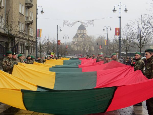 А вот и главный флаг праздника: его длина 400 метров - Sputnik Литва