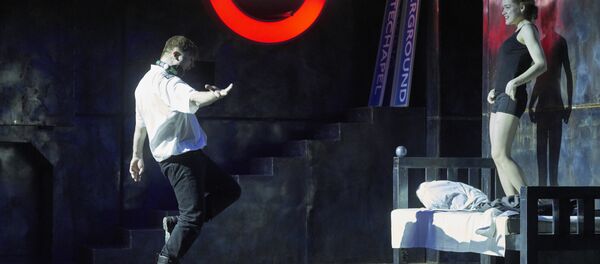 Сцена из спектакля Изгнание по пьесе Марюса Ивашкявичюса Сцена из спектакля Изгнание по пьесе Марюса Ивашкявичюса - Sputnik Литва