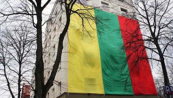 Флаг Литвы на офисном здании в Клайпеде - Sputnik Литва