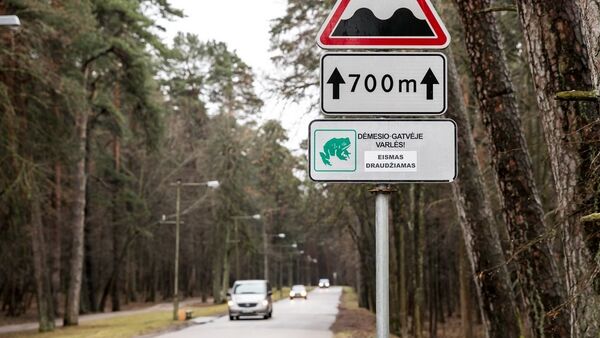 Знак, предупреждающий о миграции лягушек - Sputnik Литва