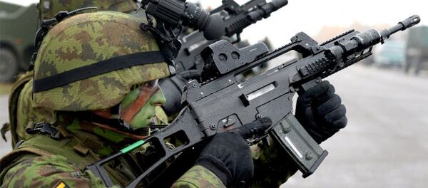 Литовский солдат с винтовкой - Sputnik Литва