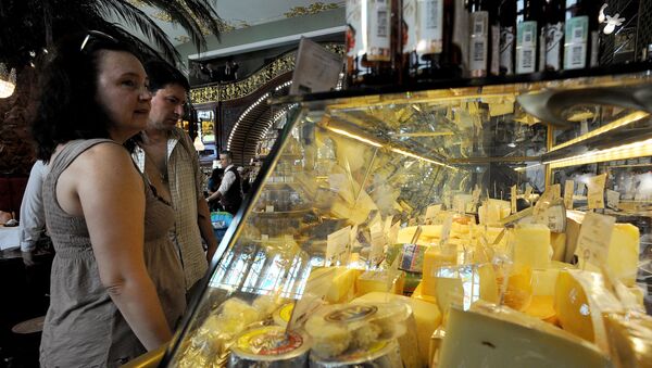Прилавок с сыром в магазине - Sputnik Lietuva