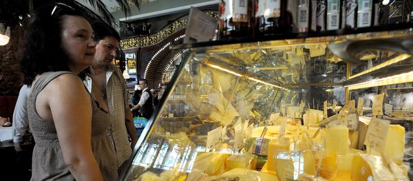 Прилавок с сыром в магазине Прилавок с сыром в магазине - Sputnik Lietuva