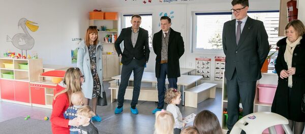 Заместитель мэра Вильнюса и министр просвещения посетили модульный детский сад Заместитель мэра Вильнюса и министр просвещения посетили модульный детский сад - Sputnik Lietuva