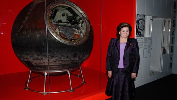Терешкова на открытии выставке в Лондоне - Sputnik Литва