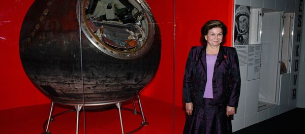 Терешкова на открытии выставке в Лондоне - Sputnik Литва