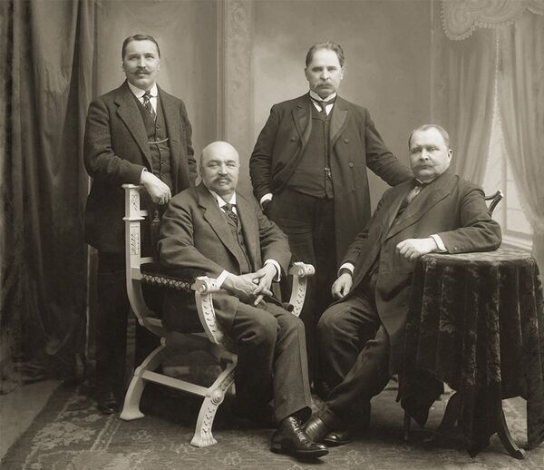 Йонас Вилейшис со своими братьями (первый слева, стоит) Йонас Вилейшис со своими братьями (первый слева, стоит) - Sputnik Lietuva