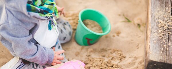 Ребенок в песочнице - Sputnik Литва