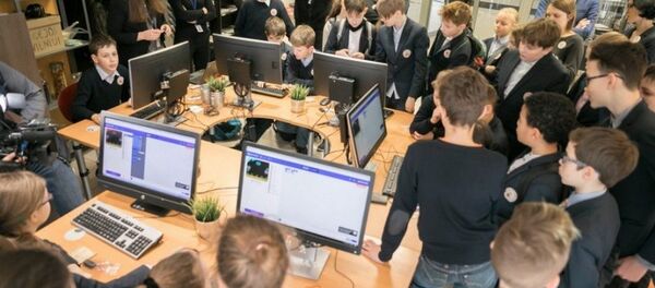 В столичном самоуправлении создано пространство для работы с микрокомпьютерами В столичном самоуправлении создано пространство для работы с микрокомпьютерами - Sputnik Lietuva