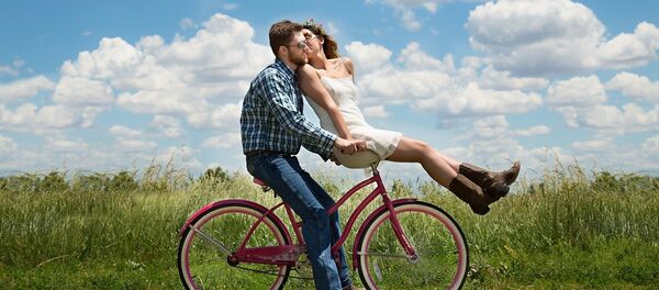 Пара на велосипеде - Sputnik Литва