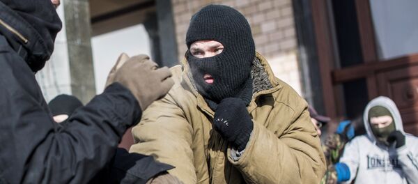 Тренировка по рукопашному бою бойцов в палаточном лагере на площади Независимости в Киеве, архивное фото - Sputnik Литва