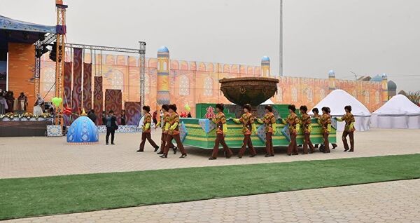 Празднование Наурыза в Туркестане Празднование Наурыза в Туркестане - Sputnik Литва