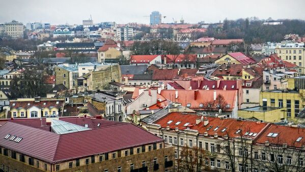 Панорама вильнюсских крыш, которую можно увидеть, забравшись на часовню у кафедрального собора - Sputnik Литва