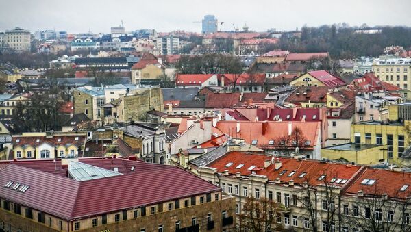 Панорама вильнюсских крыш, которую можно увидеть, забравшись на часовню у кафедрального собора - Sputnik Литва
