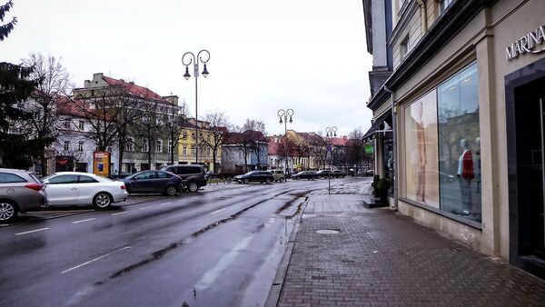 Множество кафе и магазинов расположились на красивой широкой улице Вокечу - Sputnik Lietuva