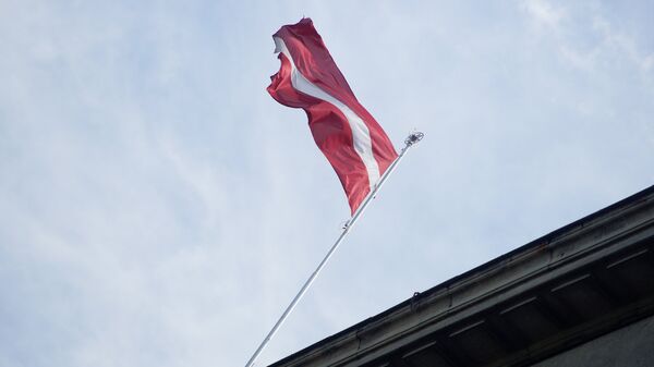 Флаг Латвии на здании Кабинета министров, архивное фото - Sputnik Литва