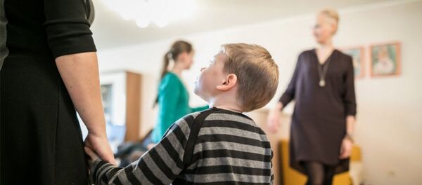 Дети-сироты переезжают из детских домов в квартиры Дети-сироты переезжают из детских домов в квартиры - Sputnik Литва