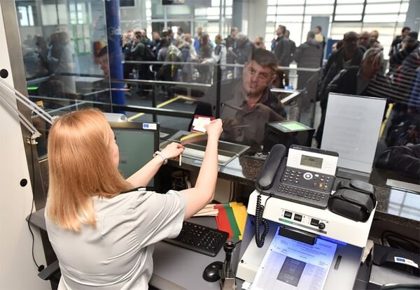 Первые жители Грузии прибывают в Литву по безвизовому режиму Первые жители Грузии прибывают в Литву по безвизовому режиму - Sputnik Lietuva