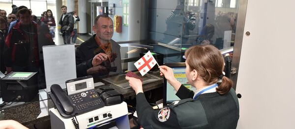 Первые жители Грузии прибывают в Литву по безвизовому режиму Первые жители Грузии прибывают в Литву по безвизовому режиму - Sputnik Lietuva