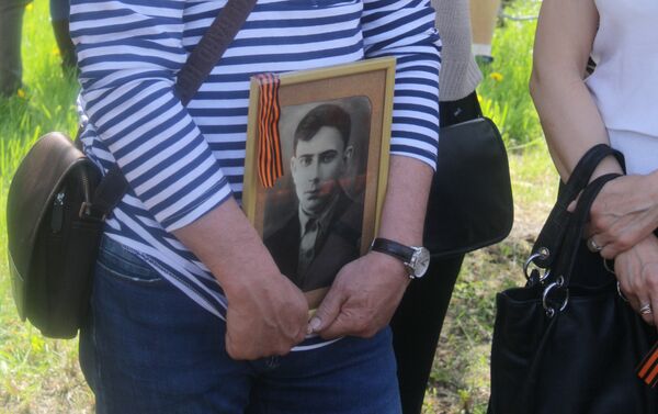 Dalyviai į minėjimą atsinešė artimųjų ir giminaičių, dalyvavusių kare nuotraukas - Sputnik Lietuva