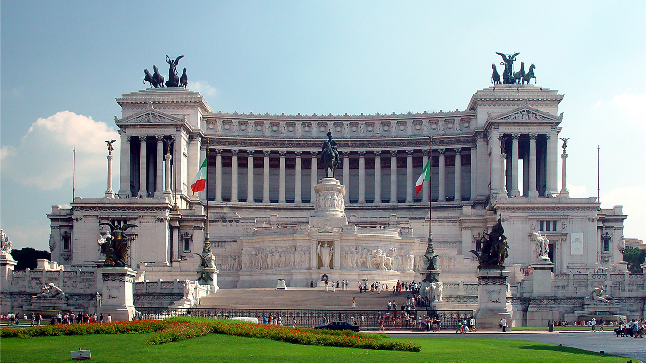 Government italy. Рим правительство Италии. Здание правительства Италии в Риме. Рим здание парламента. Италия столица Рим здание правительства.