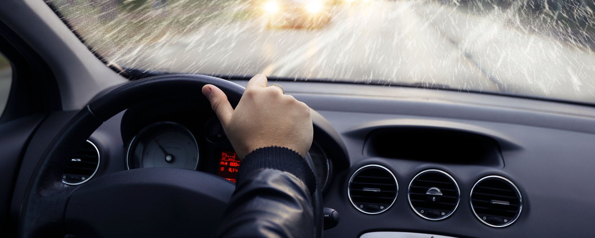 Водитель, архивное фото - Sputnik Литва, 1920, 29.12.2025