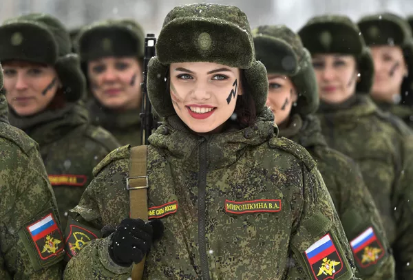 Конкурс красоты Макияж под камуфляж Конкурс красоты Макияж под камуфляж - Sputnik Lietuva