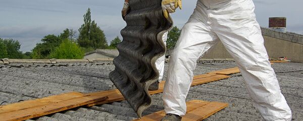 Укладка крыши из асбеста Укладка крыши из асбеста - Sputnik Lietuva