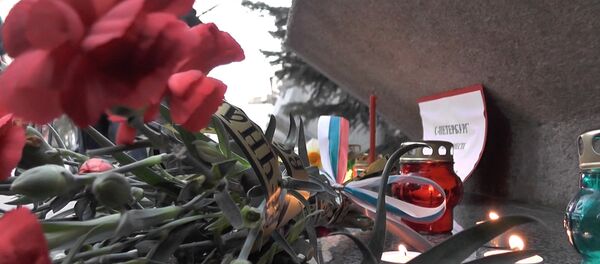 Цветы в память о жертвах теракта в Петербурге - Sputnik Литва