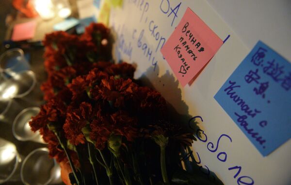 Цветы в память о погибших в метро Санкт–Петербурга - Sputnik Lietuva