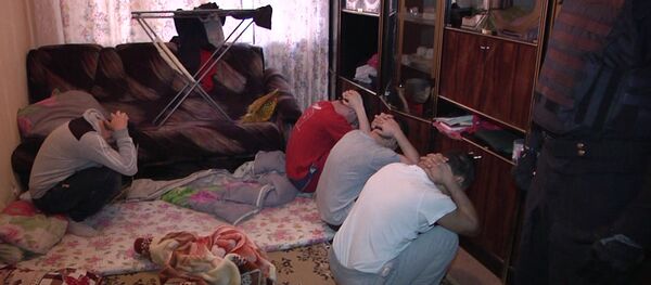 В Петербурге задержали предполагаемых пособников террористов В Петербурге задержали предполагаемых пособников террористов - Sputnik Литва