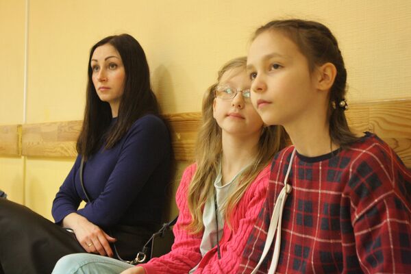 Тотальный диктант в Висагинасе пришли писать и дети, и взрослые - Sputnik Литва