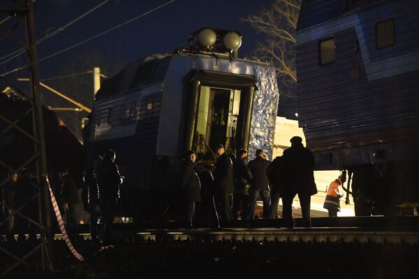 Поврежденный в результате столкновения вагон - Sputnik Литва