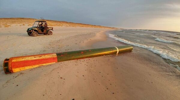 Российская учебная торпеда на берегу моря Российская учебная торпеда на берегу моря - Sputnik Lietuva