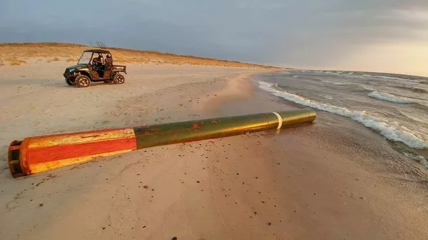 Российская учебная торпеда на берегу моря Российская учебная торпеда на берегу моря - Sputnik Lietuva