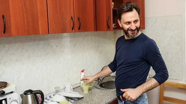 Литовский актер и режиссер Дайнюс Казлаускас дома Литовский актер и режиссер Дайнюс Казлаускас дома - Sputnik Lietuva