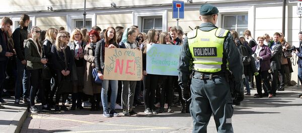 За порядком во время акции следила полиция - Sputnik Литва