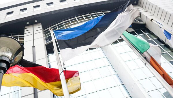 Флаг Эстонии у Европарламента - Sputnik Литва