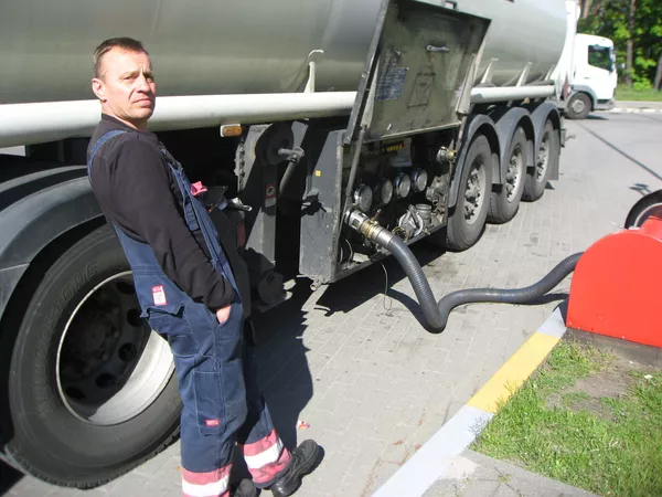 Degalinėje Degalinėje - Sputnik Lietuva
