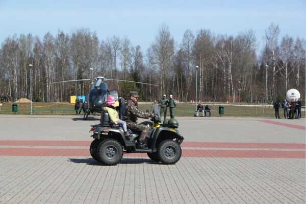 День открытых дверей в Школе пограничников День открытых дверей в Школе пограничников - Sputnik Lietuva
