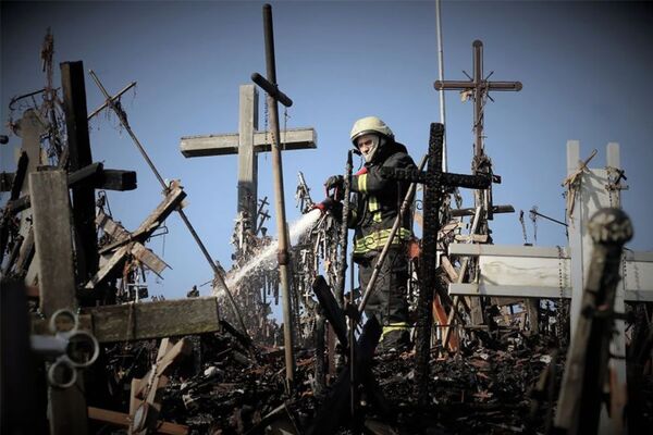 Тушение горы крестов - Sputnik Литва