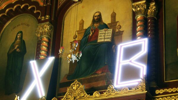 Начальные буквы возгласа Христос Воскресе над Царскими вратами иконостаса - Sputnik Литва