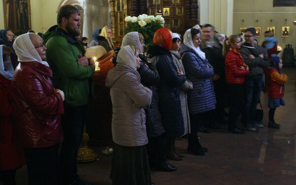 Прихожане Пречистенского собора Вильнюса на Пасхальной службе - Sputnik Литва